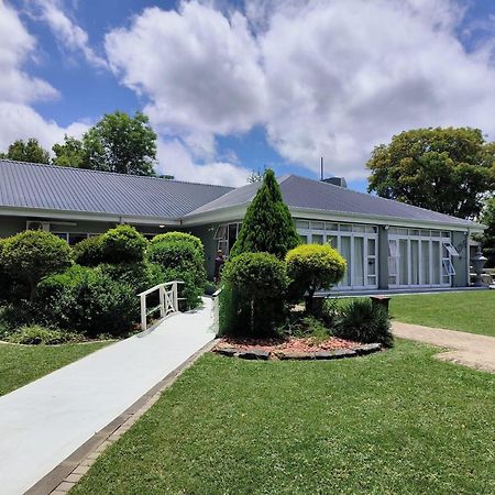 Nauntons Guest House & Wedding Venue Лейдисмит Екстериор снимка