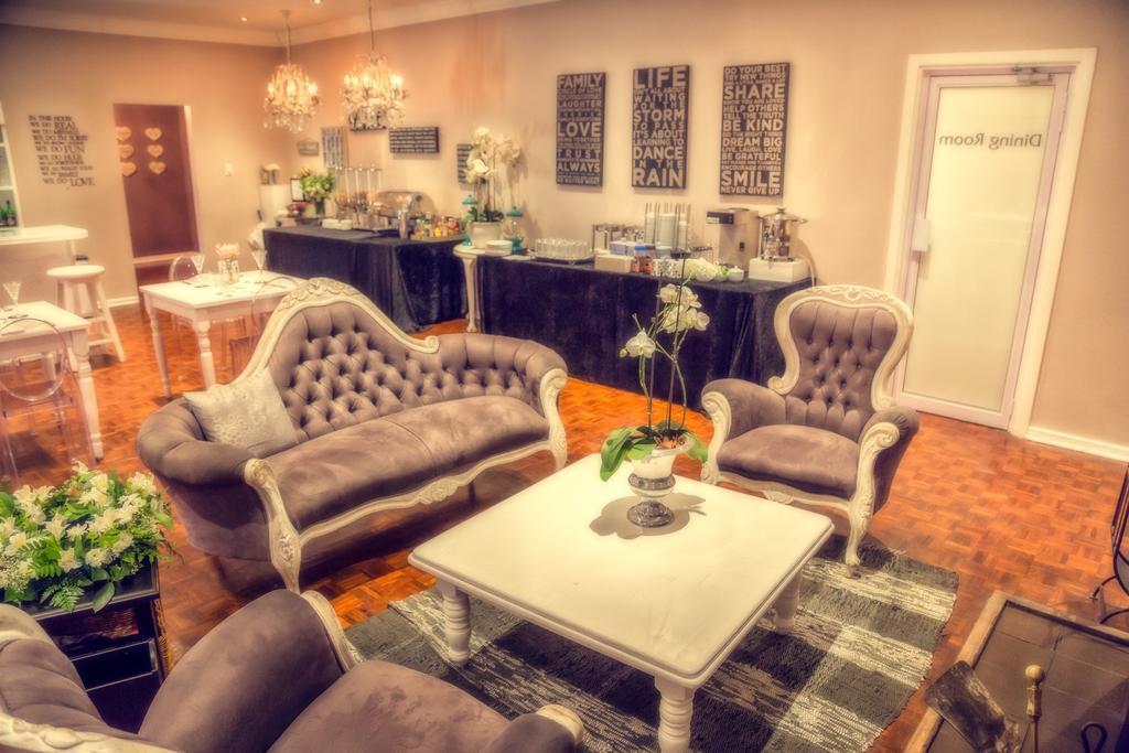 Nauntons Guest House & Wedding Venue Лейдисмит Екстериор снимка