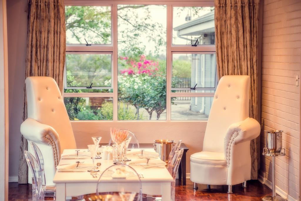 Nauntons Guest House & Wedding Venue Лейдисмит Екстериор снимка
