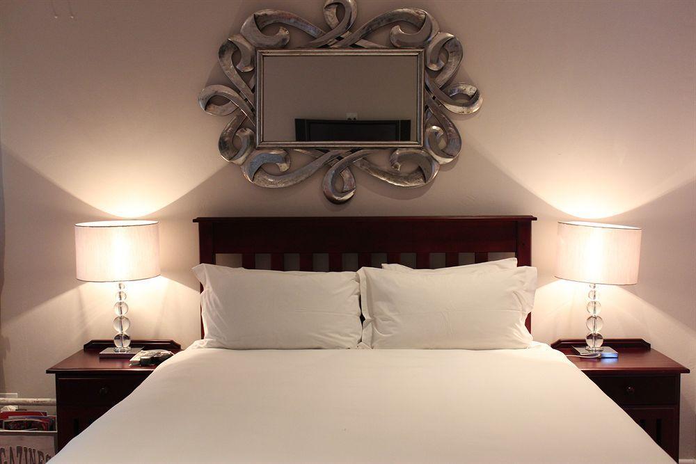 Nauntons Guest House & Wedding Venue Лейдисмит Екстериор снимка