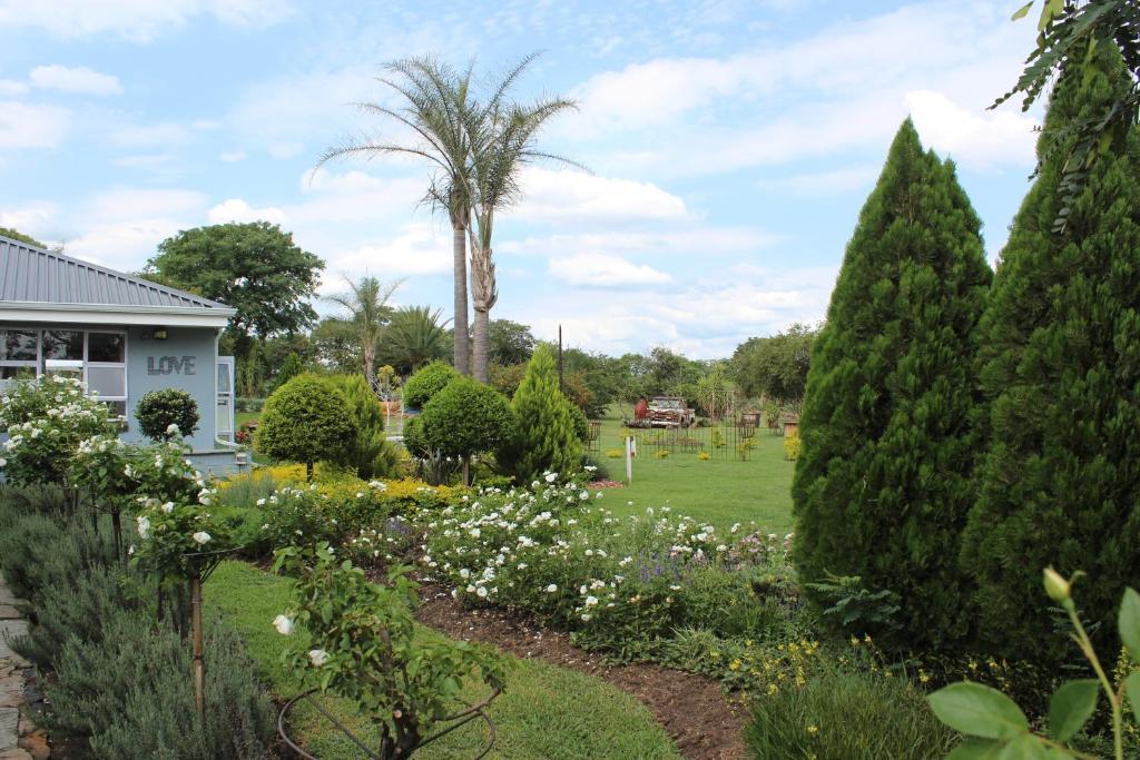 Nauntons Guest House & Wedding Venue Лейдисмит Екстериор снимка