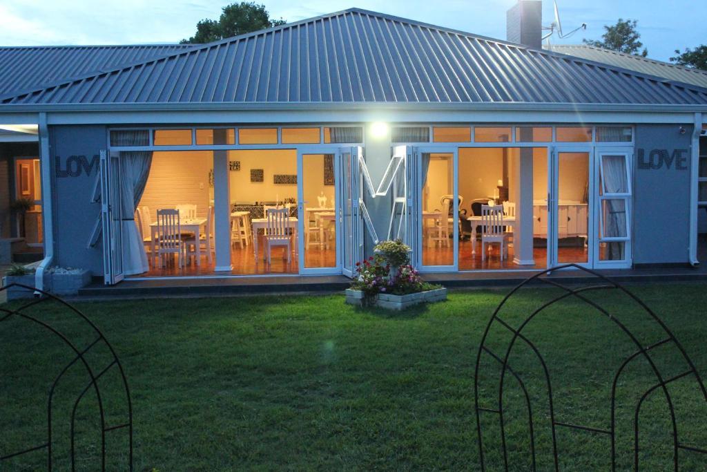 Nauntons Guest House & Wedding Venue Лейдисмит Екстериор снимка