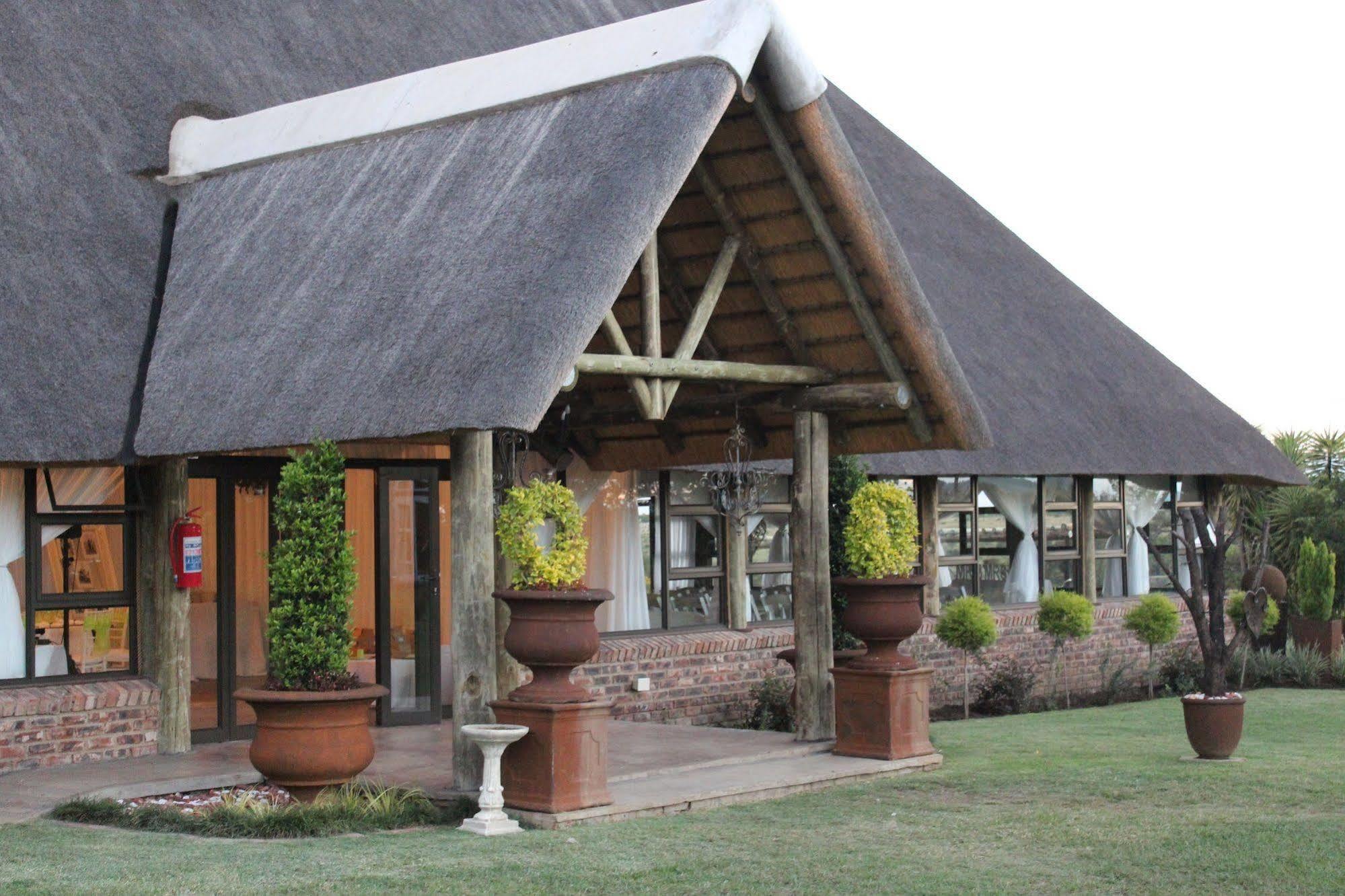 Nauntons Guest House & Wedding Venue Лейдисмит Екстериор снимка