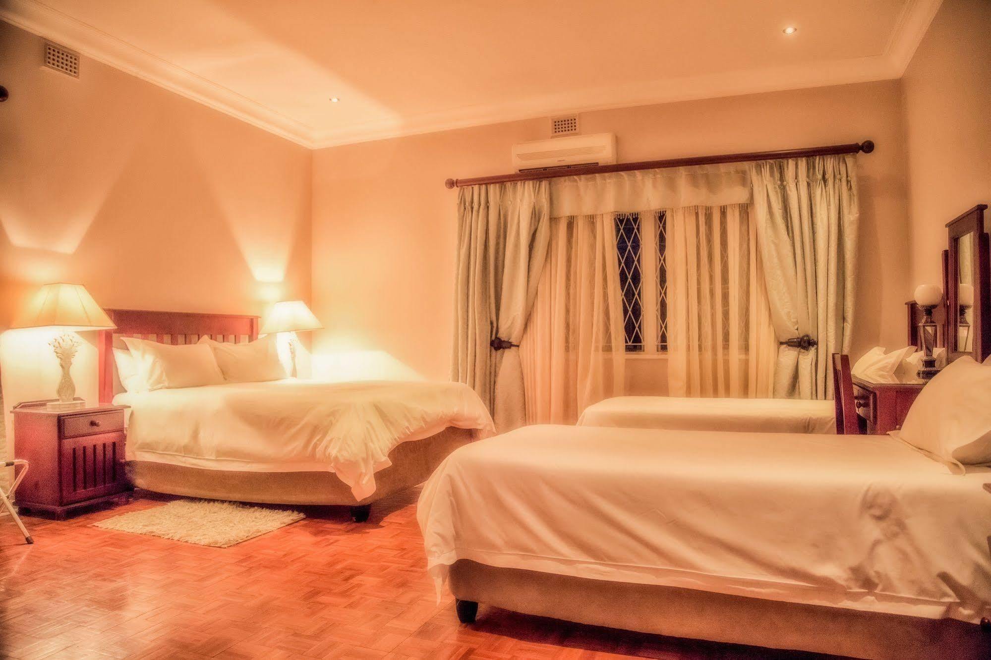 Nauntons Guest House & Wedding Venue Лейдисмит Екстериор снимка