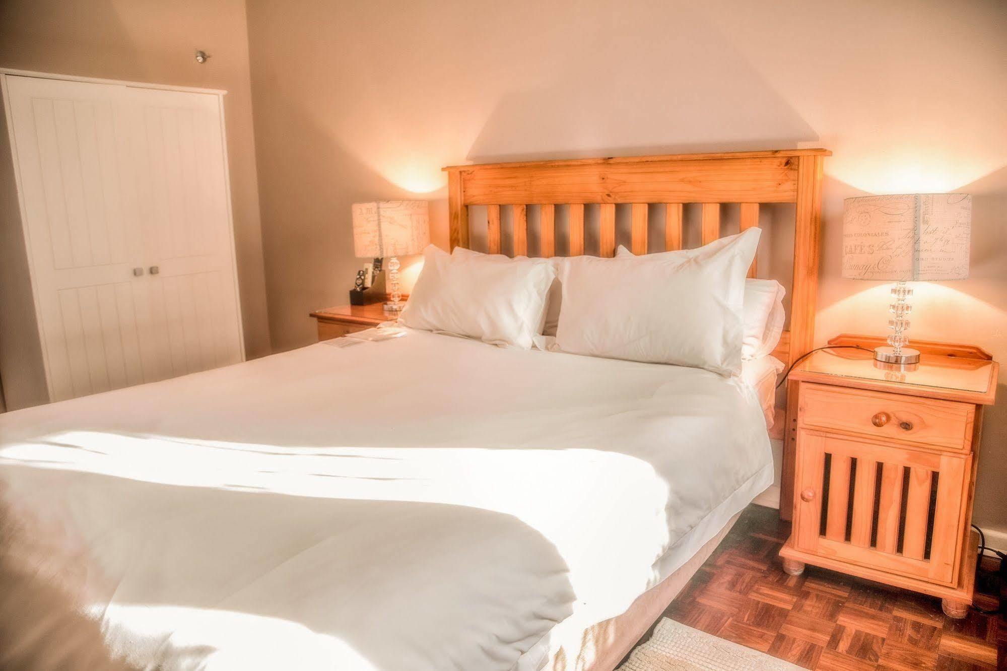 Nauntons Guest House & Wedding Venue Лейдисмит Екстериор снимка
