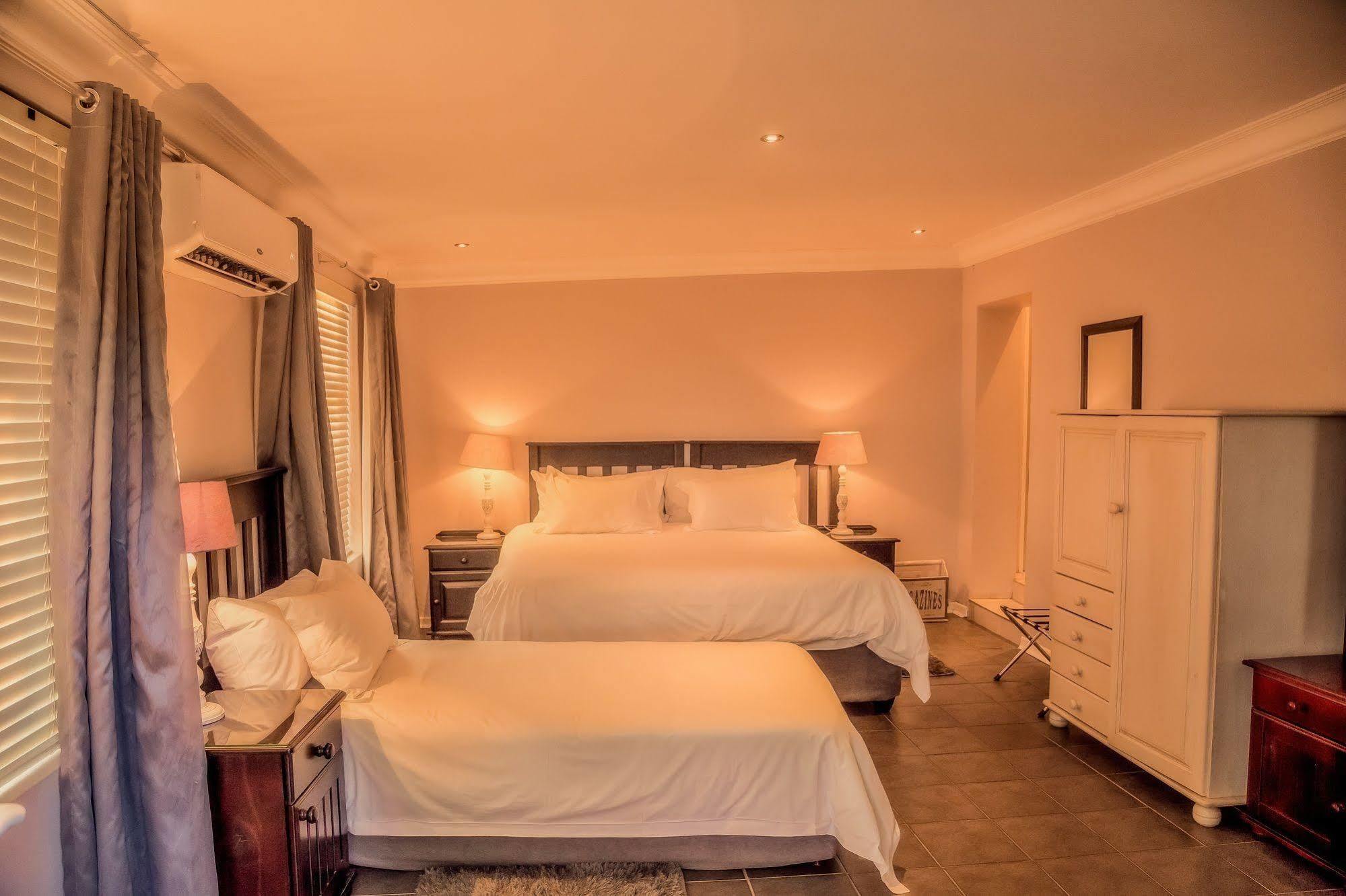 Nauntons Guest House & Wedding Venue Лейдисмит Екстериор снимка